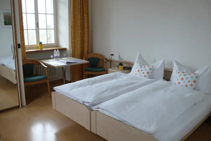Room 4 of 11