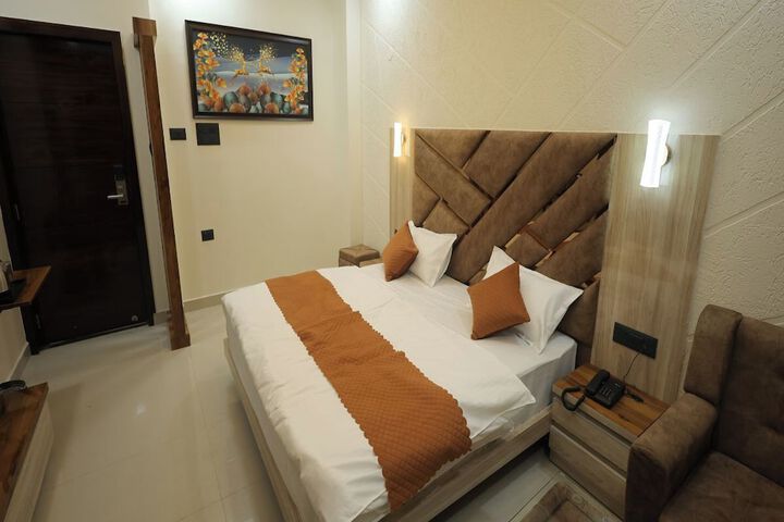 Room 6 of 35