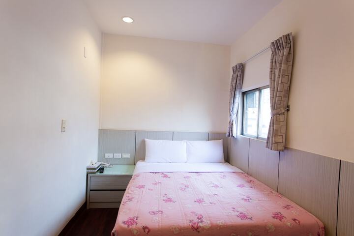 Room 6 of 50