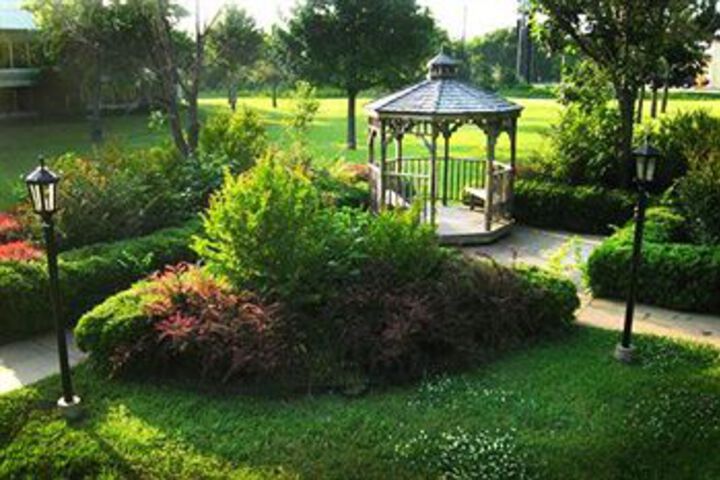 Hotel Exterior 11 of 33