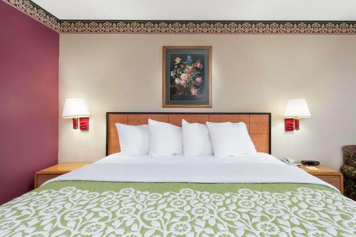 1 King Bed (10 of 10)