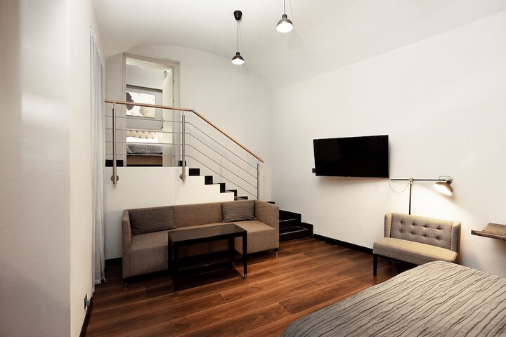 Room 18 of 77