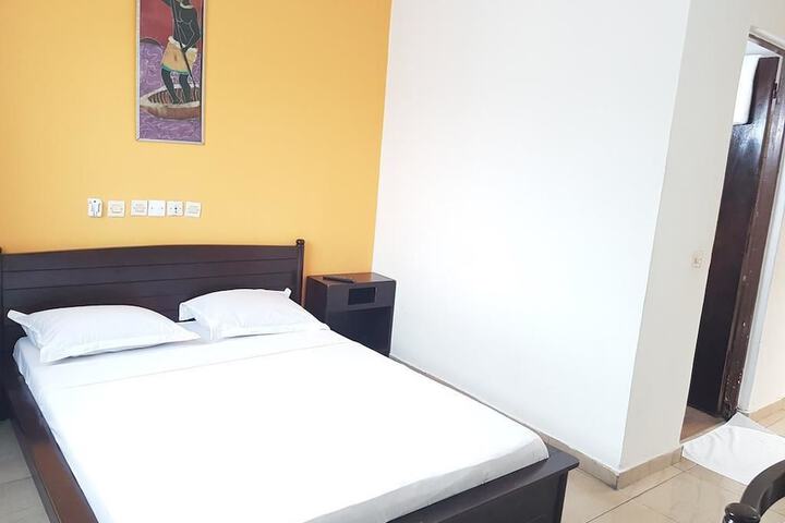Room 8 of 40
