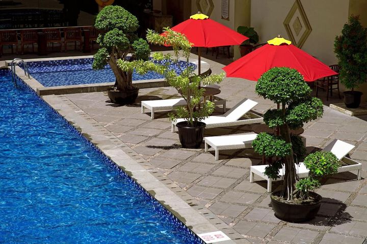 Hotel Pool