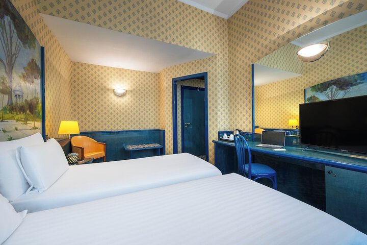 Room 34 of 93