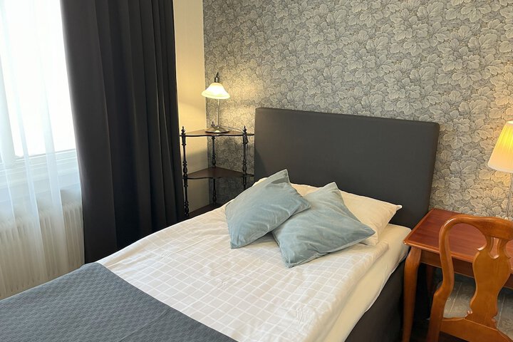 Room 44 of 91
