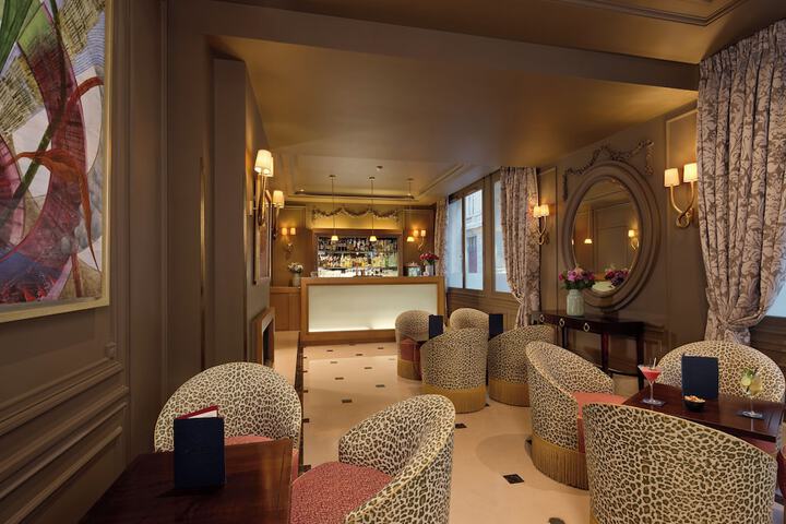 Lounge 133 of 149