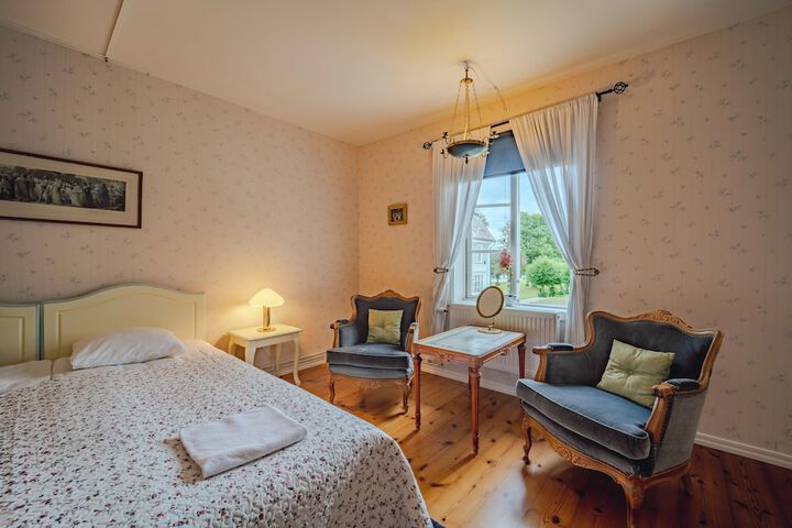 Room 16 of 148