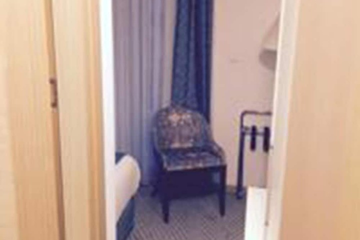 Room 16 of 34