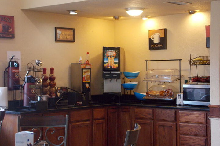 Breakfast/Coffee Service 5 of 128