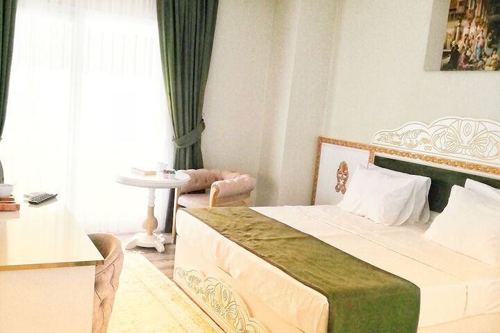 Room 4 of 10
