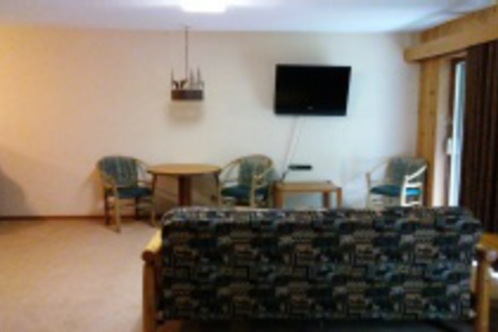 Room 163 of 348
