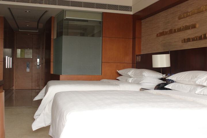 Room 10 of 66