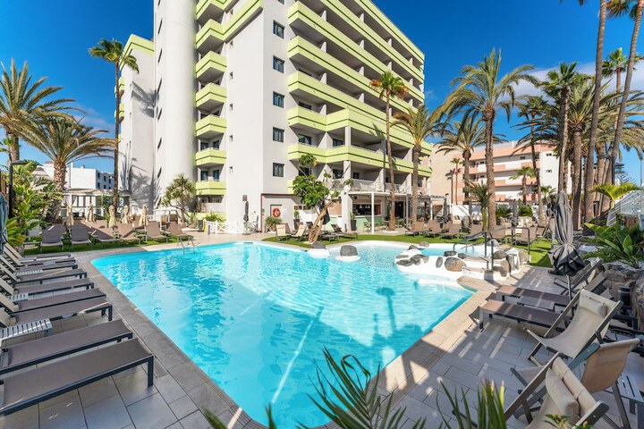 Hotel with Pool