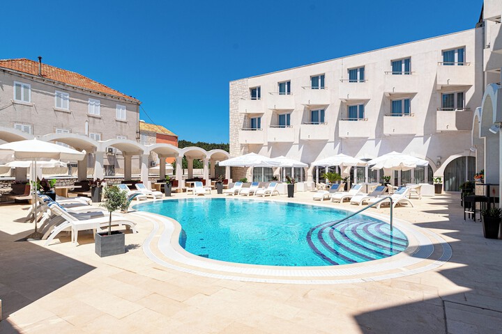 Pool Hotel