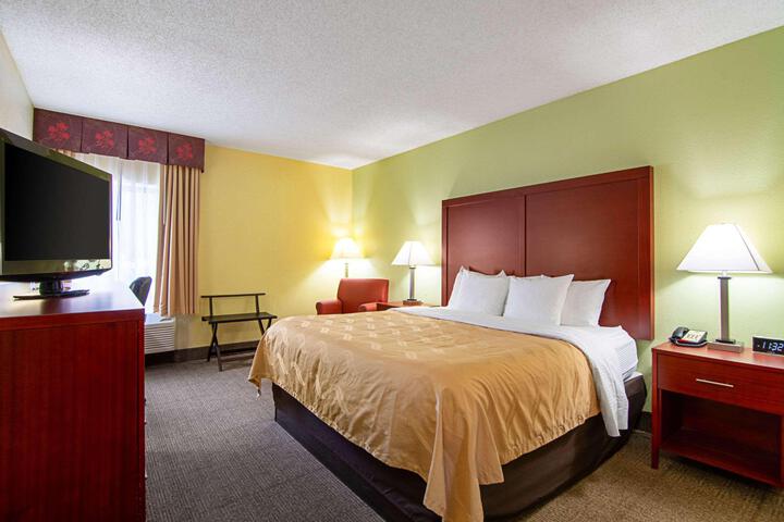 1 King Bed (1 of 7)