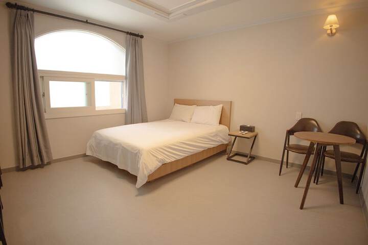 Room 9 of 31