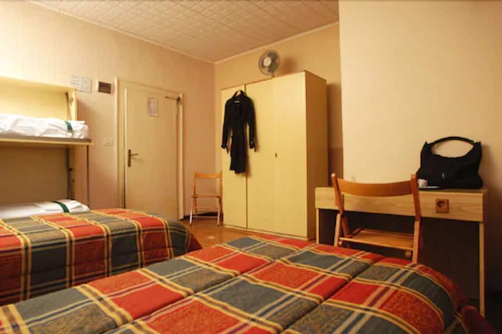 Room 15 of 34