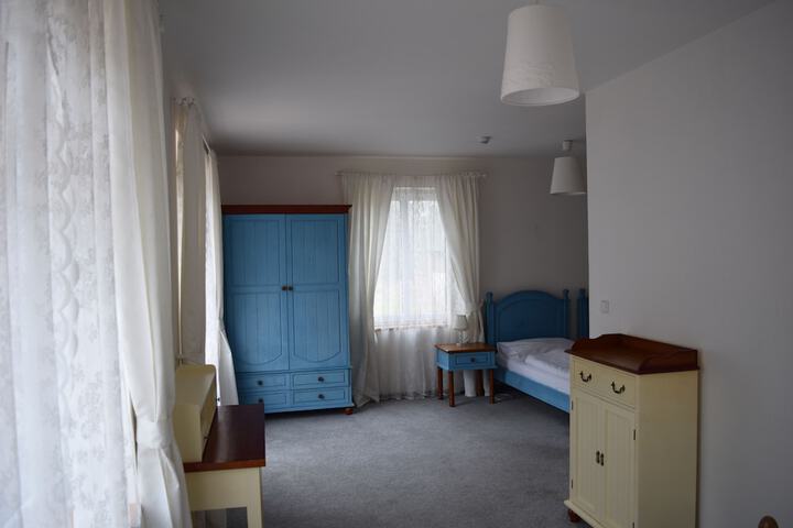 Room 9 of 90