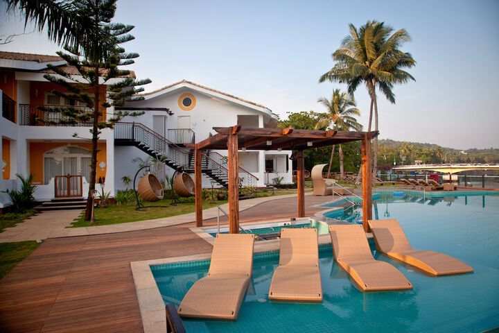 Hotel with Pool