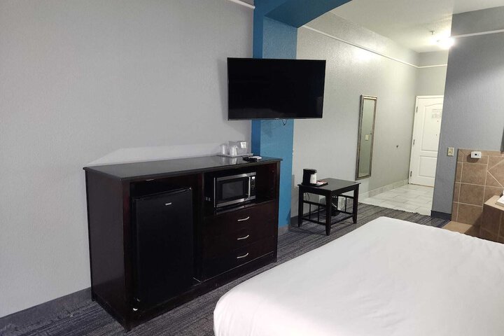 Room 11 of 26