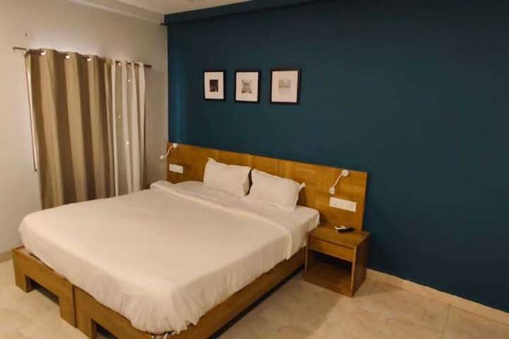 Room 5 of 17