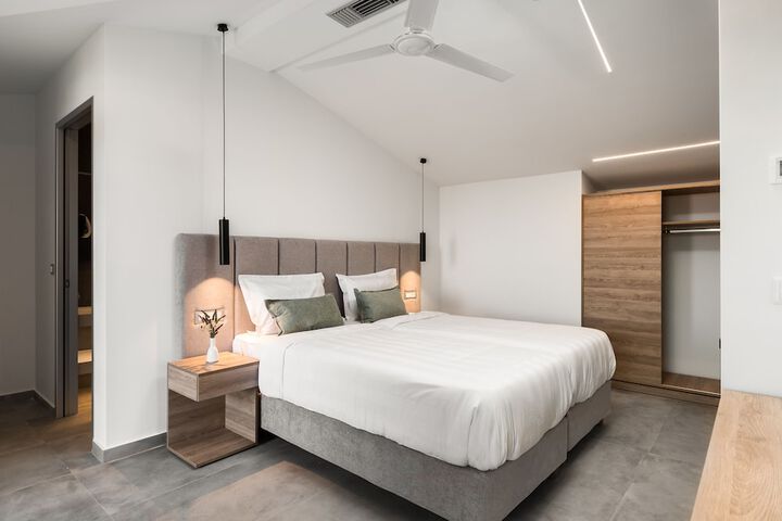 Room 43 of 266