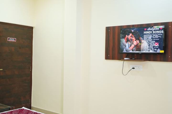 Room 9 of 17