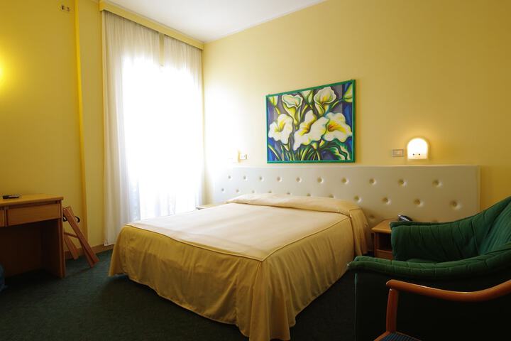 Room 4 of 111