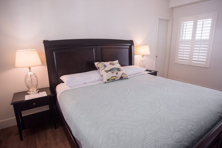 Suite 1 King Bed (15 of 17)
