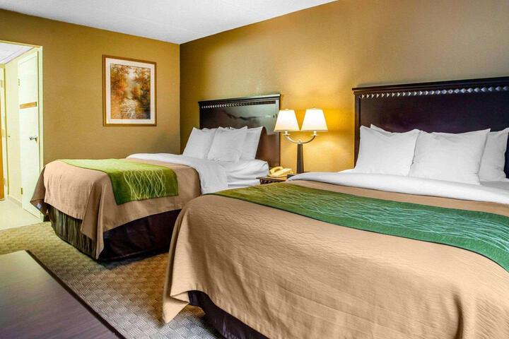 Double Accessible Queen Size Bed (5 of 7)