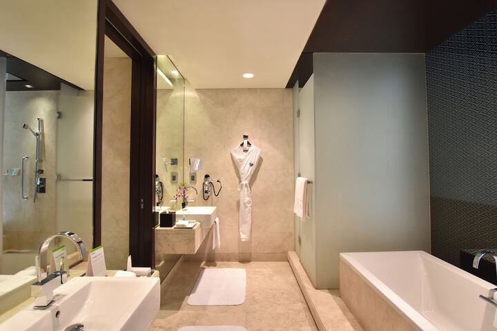 Room 62 of 180