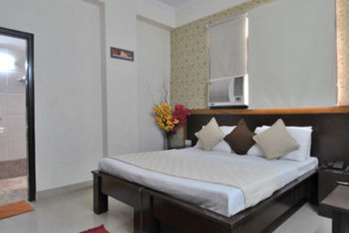 Room 12 of 27