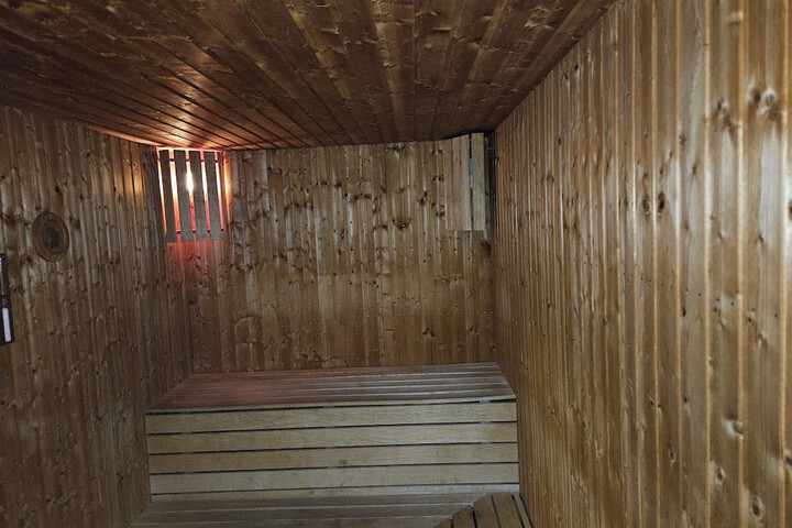 Room 9 of 20
