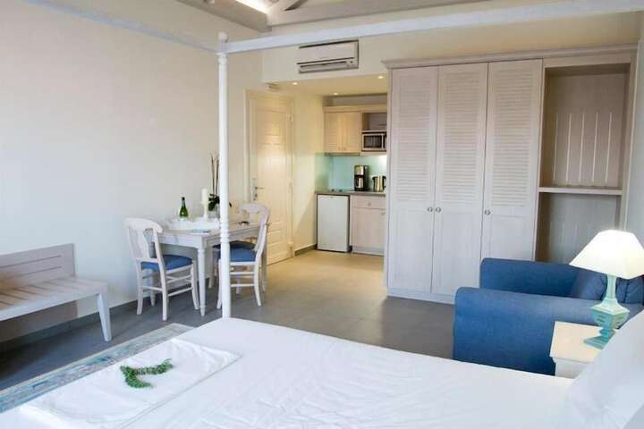Room 2 of 43
