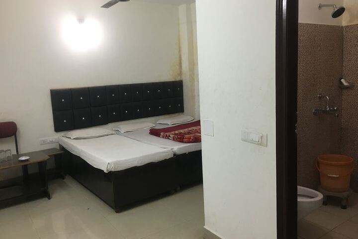Room 11 of 27