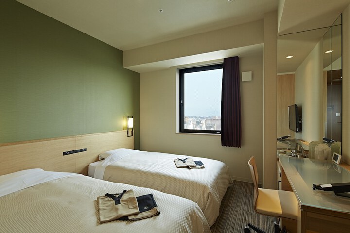 Room 13 of 76