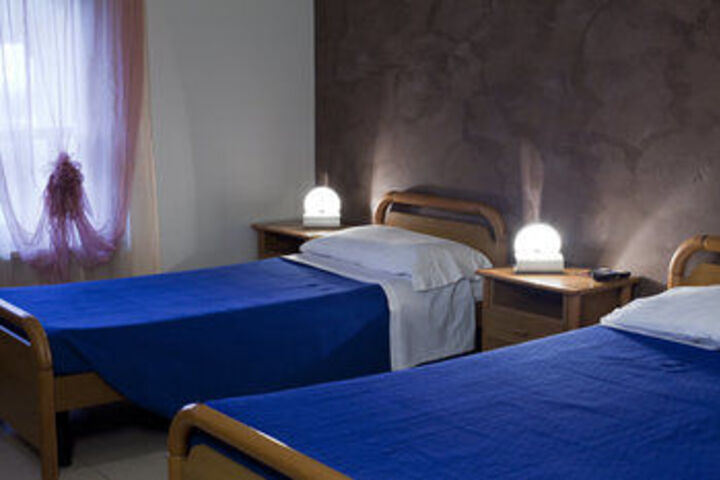 Room 13 of 30