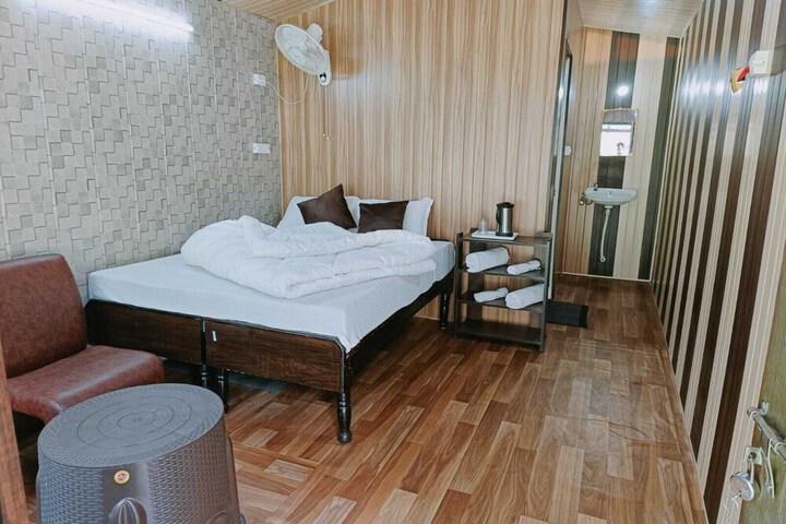 Room 2 of 22