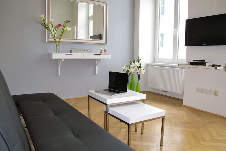 Room 9 of 24