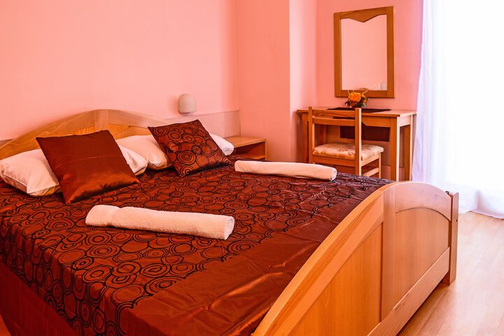 Room 6 of 34