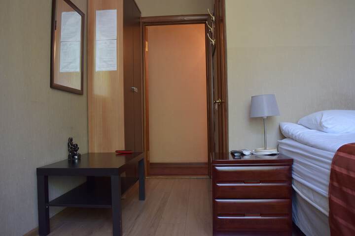Room 13 of 27