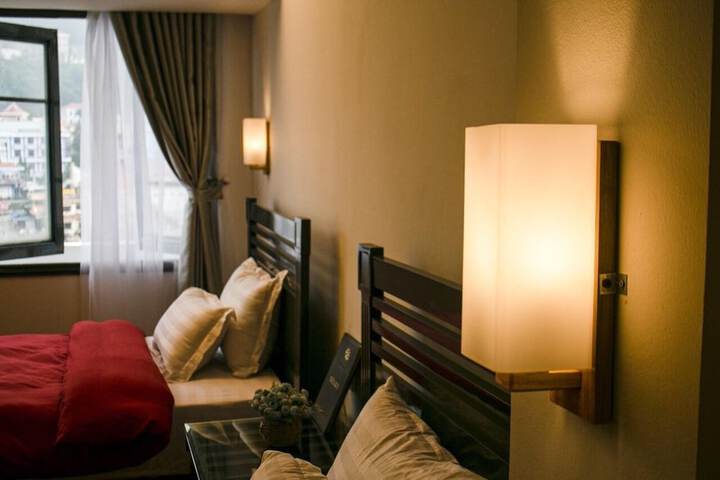 Room 5 of 12
