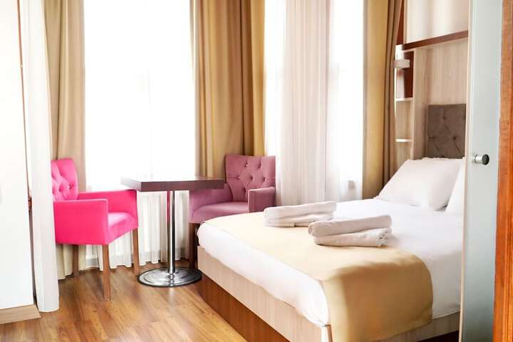 Room 9 of 52