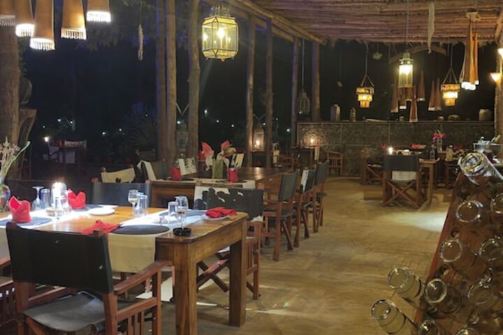 Dining 14 of 18