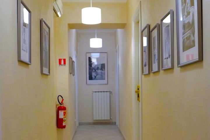 Ballroom/Hall 33 of 37
