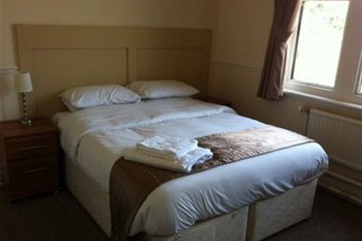Room 5 of 8