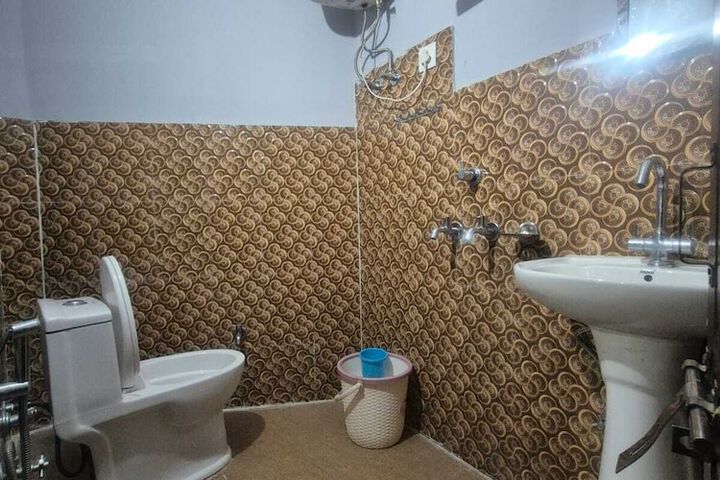 Room 9 of 13