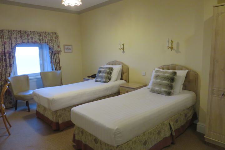 Room 37 of 74