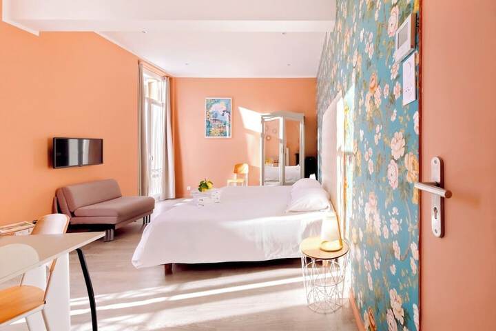 Room 27 of 68